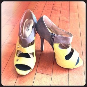 Grey and Yellow triple strap heals